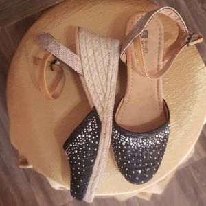 White Mountain platform sandals size 7.5